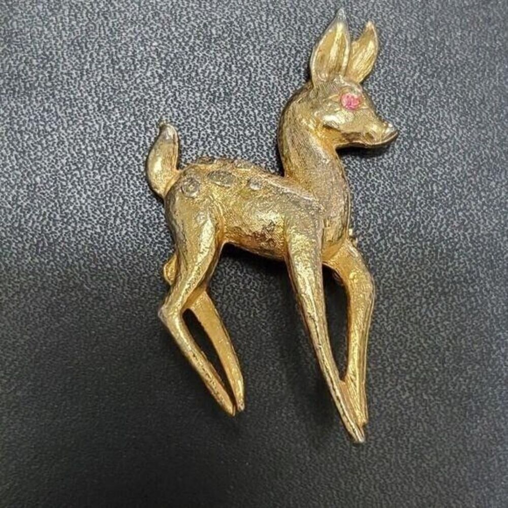 Vintage gold tone baby doe brooch deer pink rhinestone